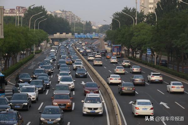 關注&vert;國務院：2025年新能源車銷量佔比20&percnt; &OpenCurlyDoubleQuote;十四五&rdquo;全面實施國六