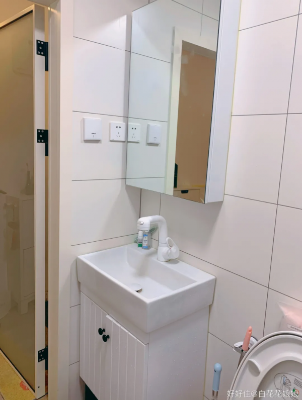 她家2㎡迷你衛生間，生生擠出一個淋浴區？