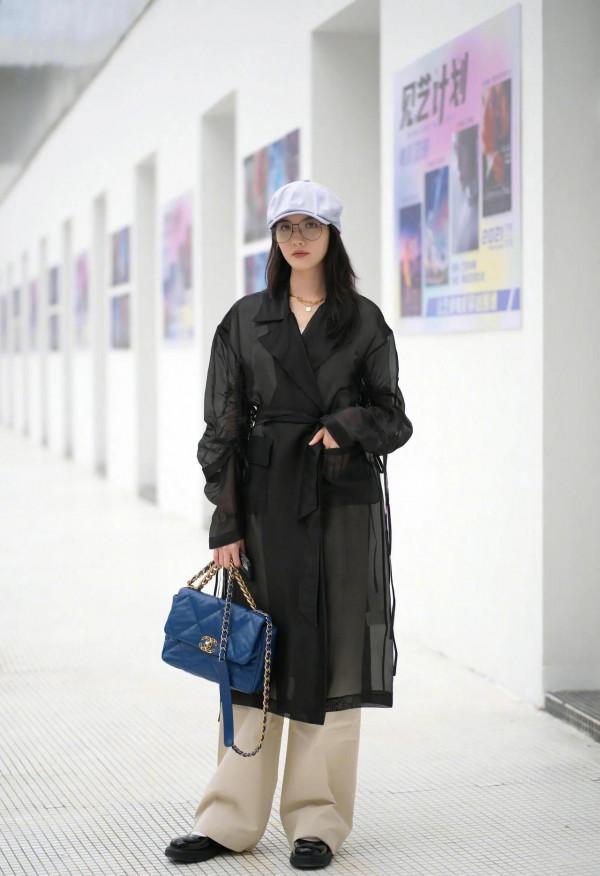 看街拍 識包包：8組香奈兒19口蓋包秋冬穿搭示範