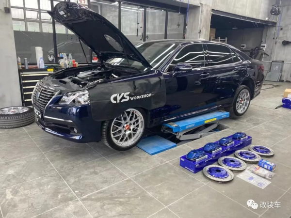 簡約又不失內涵的日規14代目豐田皇冠，只是為了完成兒時的夢