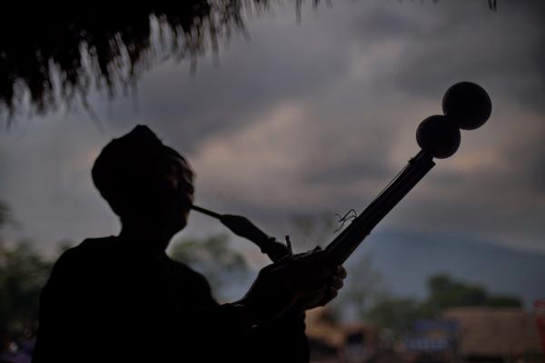 翁丁聽到的獵人頭故事：真的要他們去砍人，小哥倆膽怯了