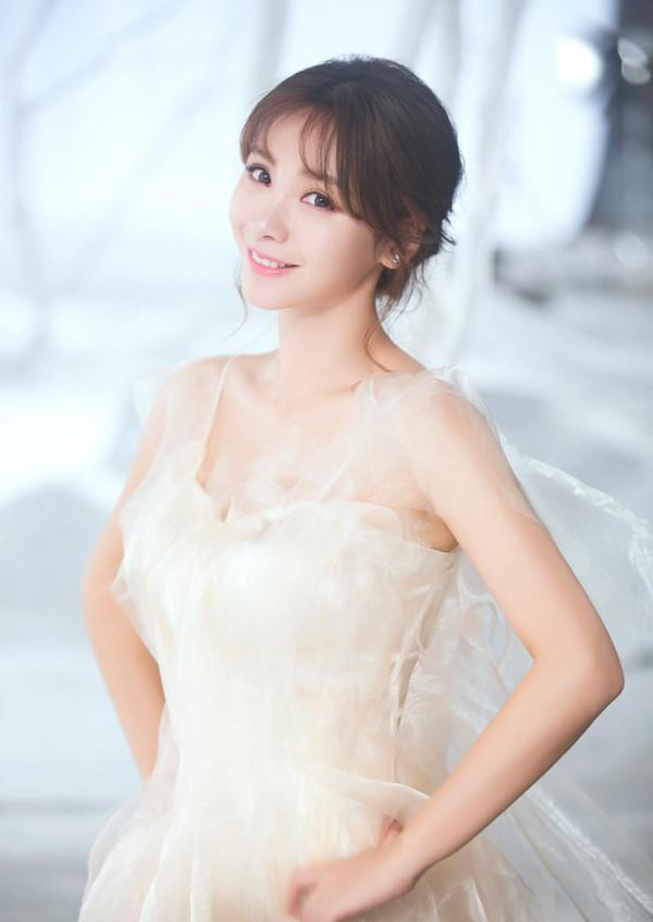 柳巖媽媽楊邦梅：心疼女兒成名路上遭受非議，更擔憂她的婚戀問題