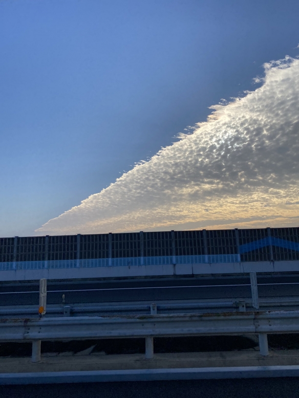 日本天空驚現奇景引眾多點贊 網友：是領域展開