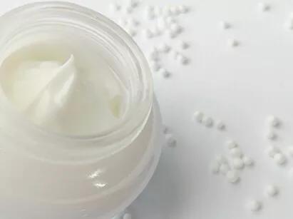 冬季挑選保溼乳液和麵霜，很有講究！且聽美妝店老闆娘詳細講解