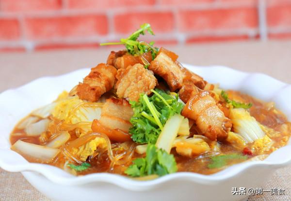 吃不夠的豬肉白菜燉粉條,試試廚師長這個做法,肉片鮮嫩入味 吃不夠的豬肉白菜燉粉條,試試廚師長這個做法,肉片鮮嫩入味