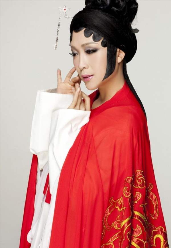 從“服務員”到“貴妃”，被辱罵的20年間，李玉剛究竟經歷了什麼