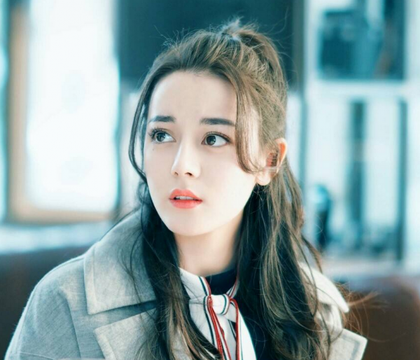 奇葩土豪高調“求婚”迪麗熱巴超過1000天,只是單純愛慕還是炒作 奇葩土豪高調“求婚”迪麗熱巴超過1000天,只是單純愛慕還是炒作