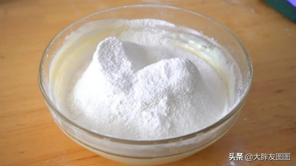 10分鐘搞定熱騰騰的早餐,不烤不蒸,軟蓬的油墩子,上桌一秒光碟 10分鐘搞定熱騰騰的早餐,不烤不蒸,軟蓬的油墩子,上桌一秒光碟