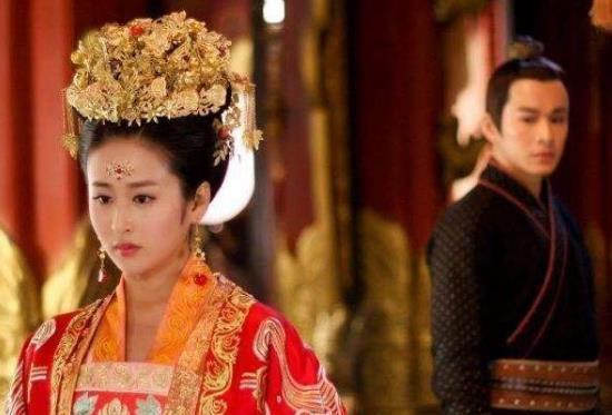 公主新婚三天在浴室自盡,侍女掀開其裙子,皇帝悲痛萬分 公主新婚三天在浴室自盡,侍女掀開其裙子,皇帝悲痛萬分