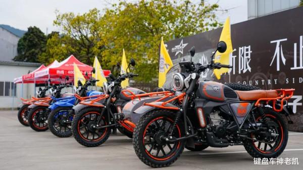 銀鋼2022年首款新車SUV 500亮相，還是擅長的&OpenCurlyDoubleQuote;挎子&rdquo;邊三輪摩托