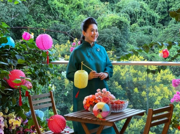 林正英殭屍片御用“女鬼”，退圈後成保險界王牌，住4600萬豪宅​