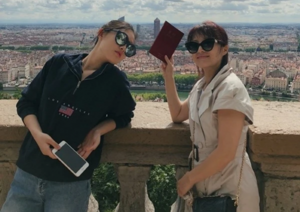 “可雲”徐露：當紅時隱退，嫁大7歲老公，46歲和17歲女兒似姐妹