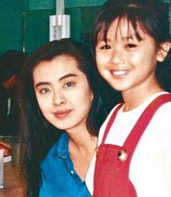 唐寧：8歲成大佬團寵，29歲嫁老男人，她經歷了什麼？