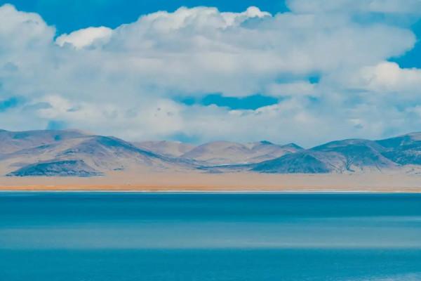 西藏唯一粉色鹽湖，人少景美免門票！比青海茶卡還大兩倍
