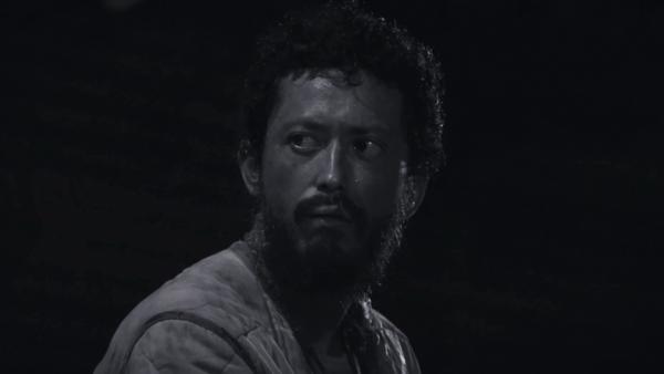 一部黑白電影，充滿腐爛肉香