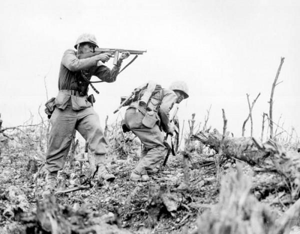 美軍攻克誇賈林島，救下了朝鮮勞工，主動帶路搜剿漏網鬼子