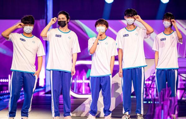 破曉杯TT戰隊劫出裝遭質疑,兩件輕語有錯?網友:這才是高手操作 破曉杯TT戰隊劫出裝遭質疑,兩件輕語有錯?網友:這才是高手操作