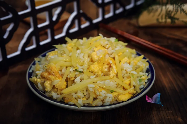 過年剩的隔夜菜到底還能不能吃？真的致癌嗎？趕緊告訴爸媽