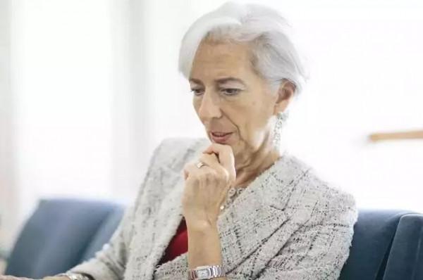 孟晚舟穿紅裙下飛機，女大佬都愛穿什麼品牌？