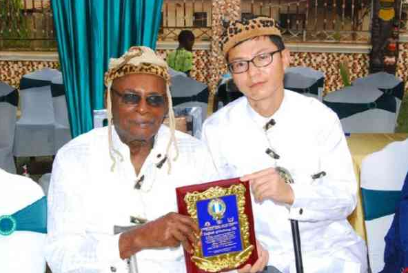 中國“90後”小夥在非洲當上酋長,不僅可世襲,還有10公頃的封地 中國“90後”小夥在非洲當上酋長,不僅可世襲,還有10公頃的封地