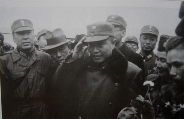 杜聿明30萬大軍將覆滅，毛澤東急電粟裕：再圍倆星期！真偉人遠略