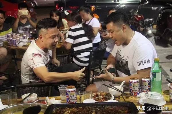 酒桌上猜碼是廣西一直流傳至今的文化現象,但有些風氣也應杜絕 酒桌上猜碼是廣西一直流傳至今的文化現象,但有些風氣也應杜絕