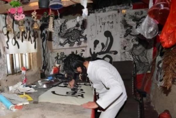 一位道長堅信“龍是存在的”，上山找龍16年，至今還在山上堅持