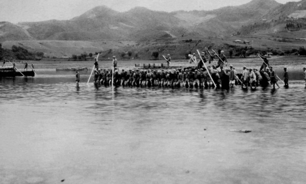 中美朝鮮大戰,麥克阿瑟要炸燬鴨綠江大橋,美國總統連忙反對 中美朝鮮大戰,麥克阿瑟要炸燬鴨綠江大橋,美國總統連忙反對