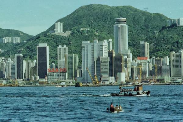 香港迴歸的背後，中英軍艦對峙72小時，中方：撞就撞，誰怕誰