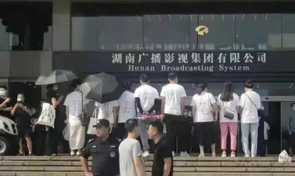 錢楓、田源事件未息，李維嘉又被圍抗議，湖南衛視臺柱子屢屢翻車