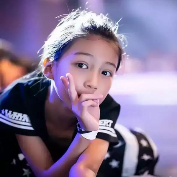 “天才街舞少女”席佳琪：靠撿廢品賣錢學跳舞，12歲獲中國區冠軍