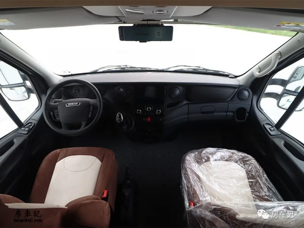 準備詩和遠方？賽德白鯨雙拓房車，超高配置讓你愛不釋手