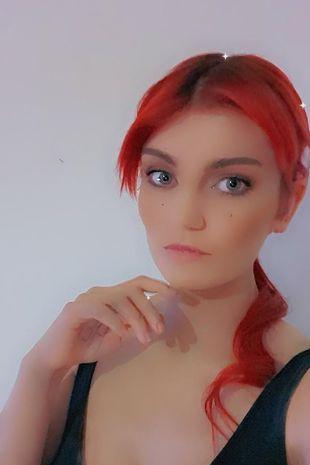 紋身的意義？英國一辣媽經過化妝遮蓋紋身後，孩子直呼認不出媽媽