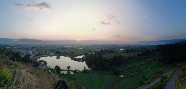 紅巖古城村，有吃有玩竟然還有咖啡館