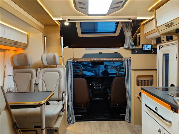 新款鉑馳帕亞尼依維柯房車,現車鉅惠直降十萬 新款鉑馳帕亞尼依維柯房車,現車鉅惠直降十萬