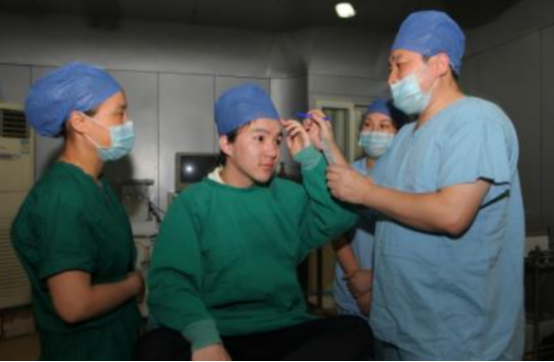 8歲演“三毛”走紅,與孫儷是同班同學,如今的孟智超怎麼樣了? 8歲演“三毛”走紅,與孫儷是同班同學,如今的孟智超怎麼樣了?