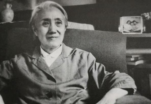 青樓女子發跡後資助了一名落魄青年，1950年重逢時，對方成了將軍