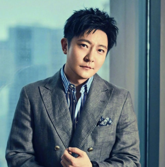 《掃黑風暴》後又一反腐劇來了，郭京飛是男主，女主讓觀眾想棄劇