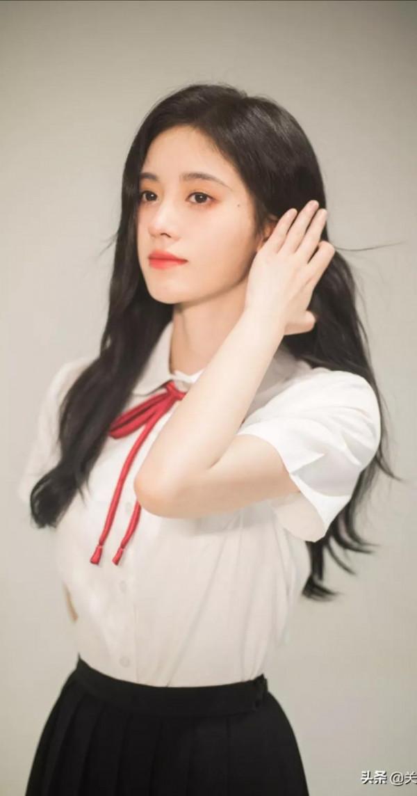 鞠婧禕美照一冊，欣賞