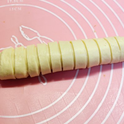 #我心中的冬日限定#肉鬆香腸毛毛蟲