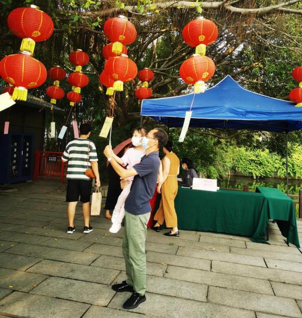 中秋節，故鄉里來猜燈謎