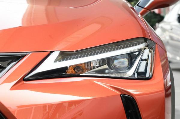 體驗雷克薩斯UX,外觀很漂亮,配2.0L油電混合動力 體驗雷克薩斯UX,外觀很漂亮,配2.0L油電混合動力