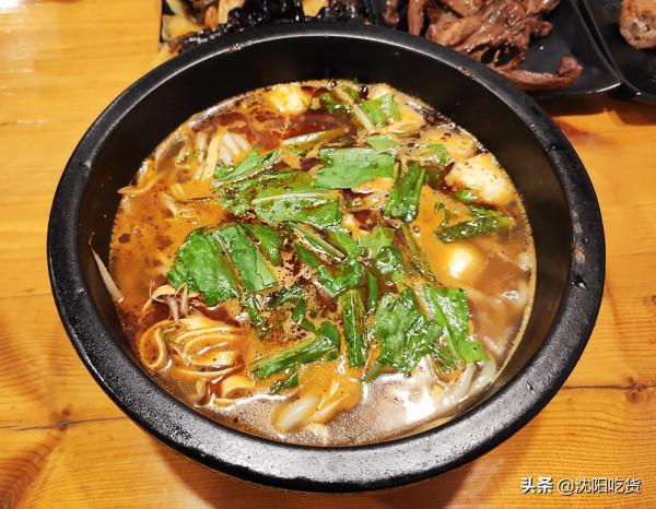 在米線店被鴨子圈粉了,鴨血粉絲和麻辣鴨貨都比米線有特色的 在米線店被鴨子圈粉了,鴨血粉絲和麻辣鴨貨都比米線有特色的