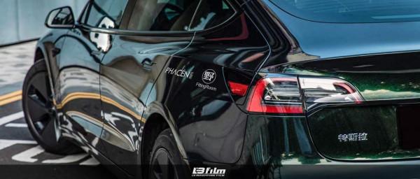 特斯拉-Model3全車貼膜LB改色膜超亮金屬祖母石綠