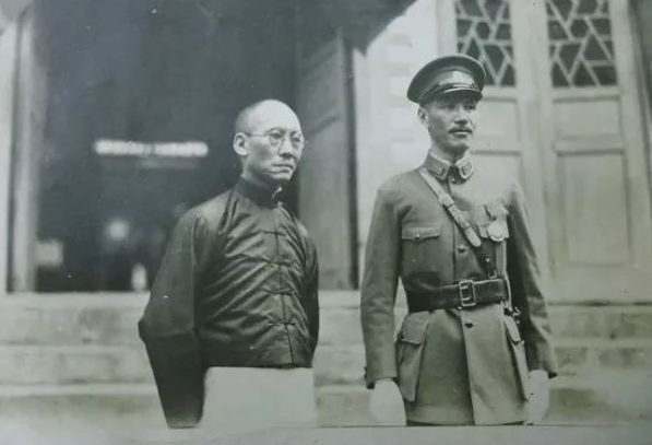 他是奴隸主出身的國軍兵團司令，堅決不起義，成為滇軍唯一的戰犯