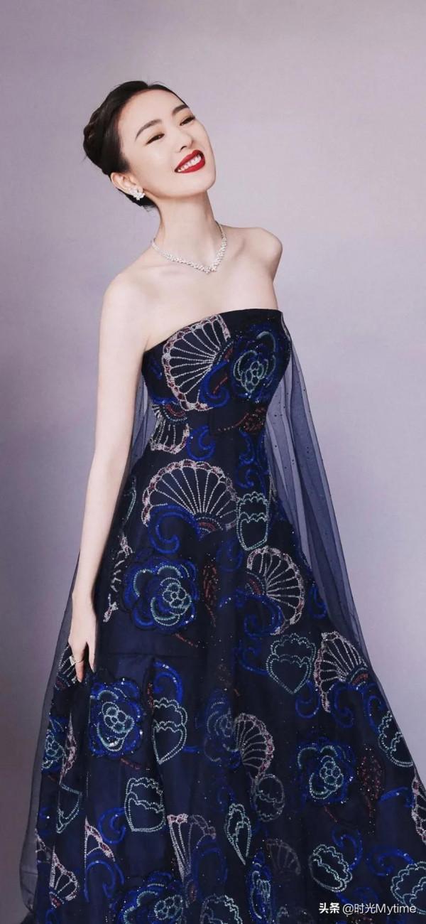 明星桌布:女人味十足的童謠 明星桌布:女人味十足的童謠