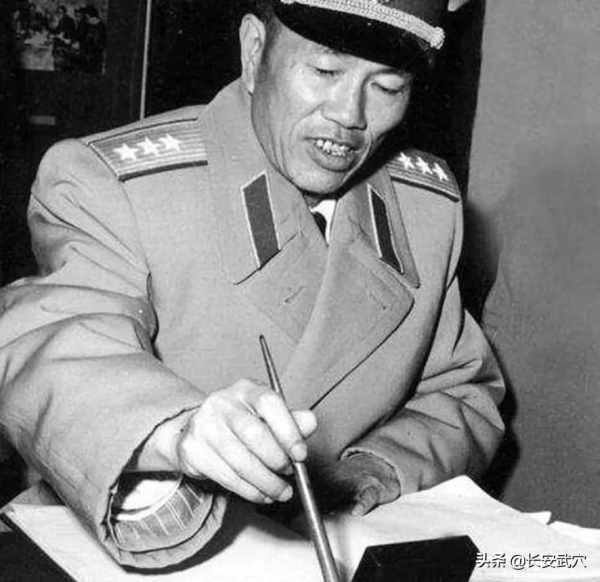 彭德懷回國，鄧華請求粟裕接任朝鮮戰場總指揮，毛主席為何拒絕？