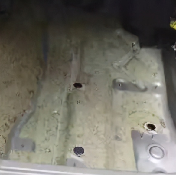 長安CS35 PLUS全車瀝青止振板異味，怎麼辦？建議瞭解三種處理方法