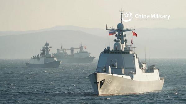 同樣都是拍攝055,一個拍成055型輕型護衛艦,俄宣部拍出戰列艦風 同樣都是拍攝055,一個拍成055型輕型護衛艦,俄宣部拍出戰列艦風