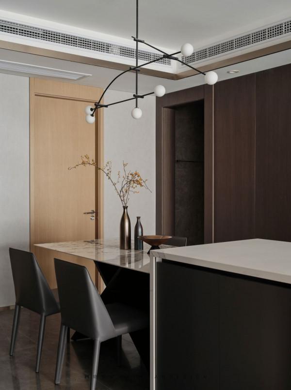 重新打磨130㎡精裝房,「黃金比例」分塊電視背景,淡雅細膩 重新打磨130㎡精裝房,「黃金比例」分塊電視背景,淡雅細膩